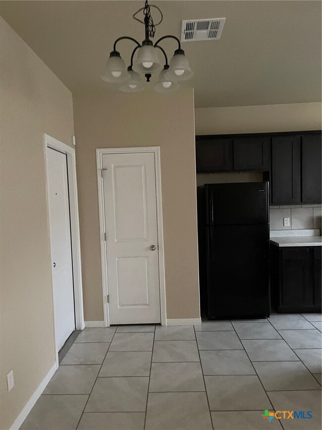 Building Photo - 4701 Cambridge Dr