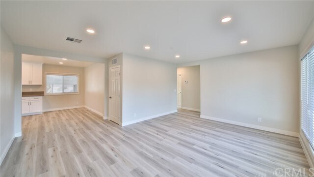 Building Photo - 223 N Lincoln Ave