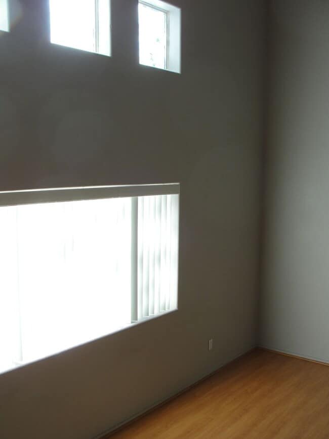 Building Photo - 5258 Steinbrenner Ln