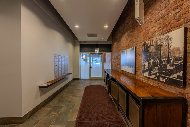 Foto del edificio - 1631 S Michigan Ave