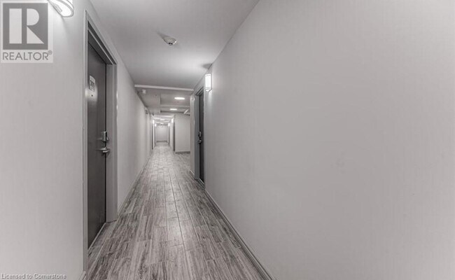 Building Photo - 275 Larch St