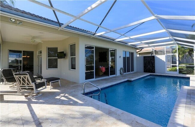 Foto del edificio - ** 2 PLUS DEN STUNNING WORTHINGTON COUNTRY...