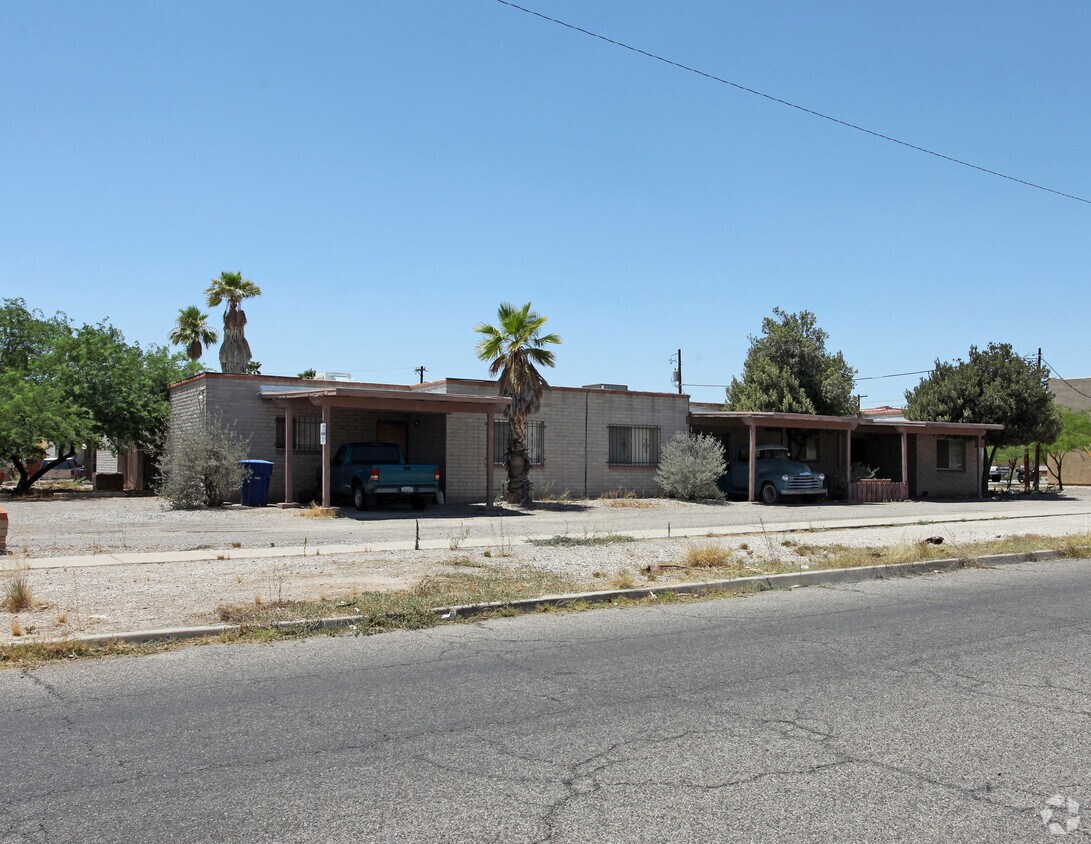 Primary Photo - 302-318 W Lee St