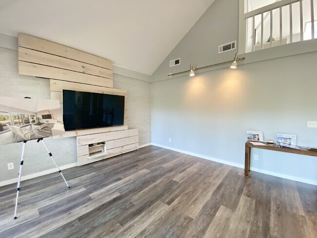 Building Photo - Two Bedroom, Moss Creek Condo w/ A Marsh V...