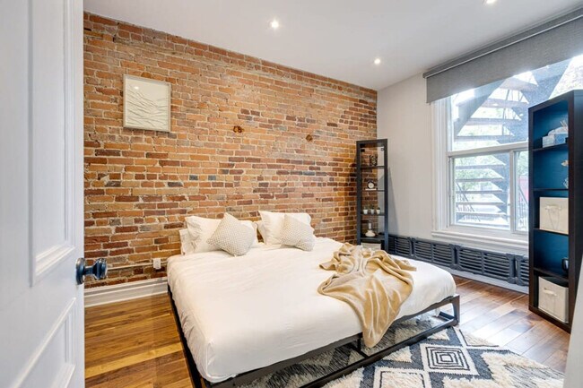 Photo du bâtiment - 5585 Rue Clark