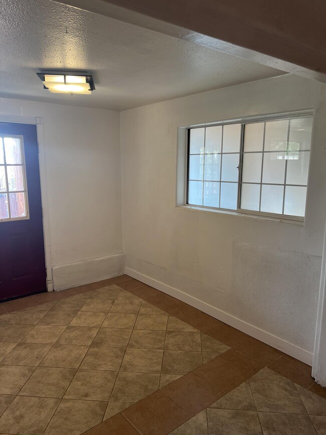 Dining area - 2330 Effie St