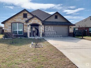 Building Photo - 921 Karey Dr