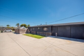 Building Photo - 267 Costa Mesa St
