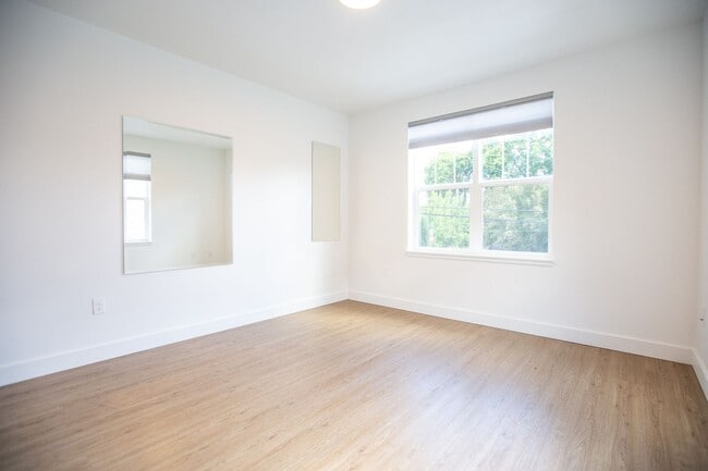 Photo - Detached above Garage Studio Available in ... House