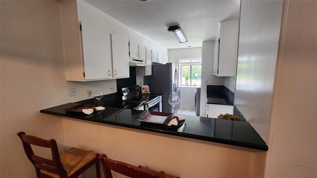 Foto del edificio - 7122 Wood Hollow Dr