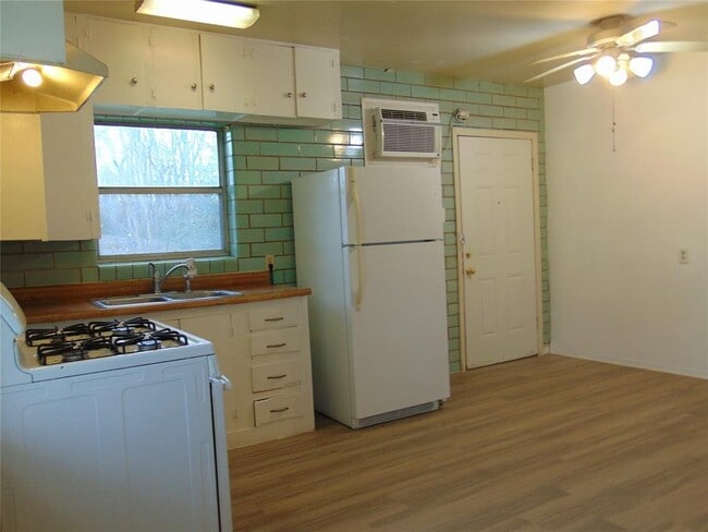 Foto del edificio - 1701 E 38th St