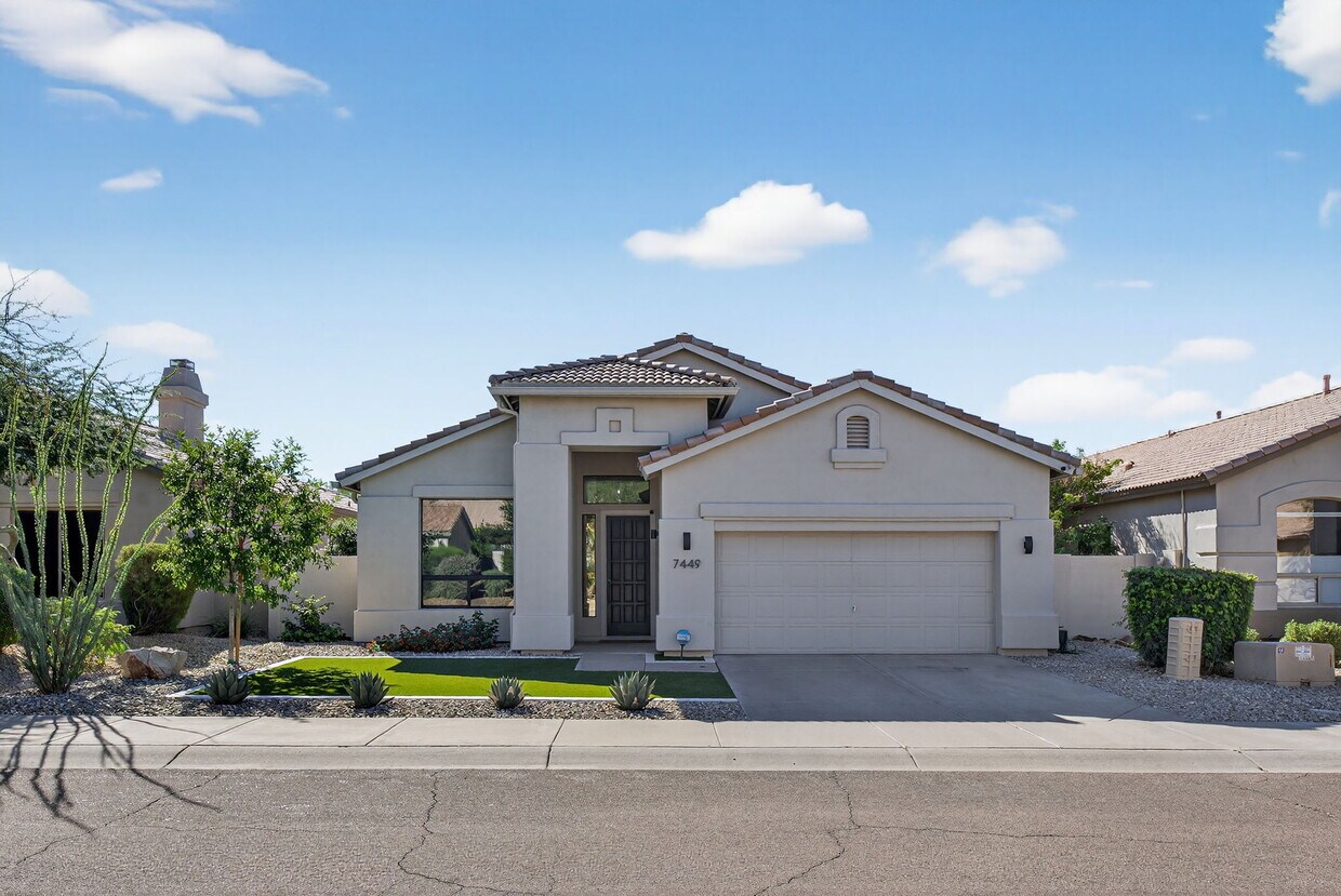 Foto principal - 7449 E Whistling Wind Way