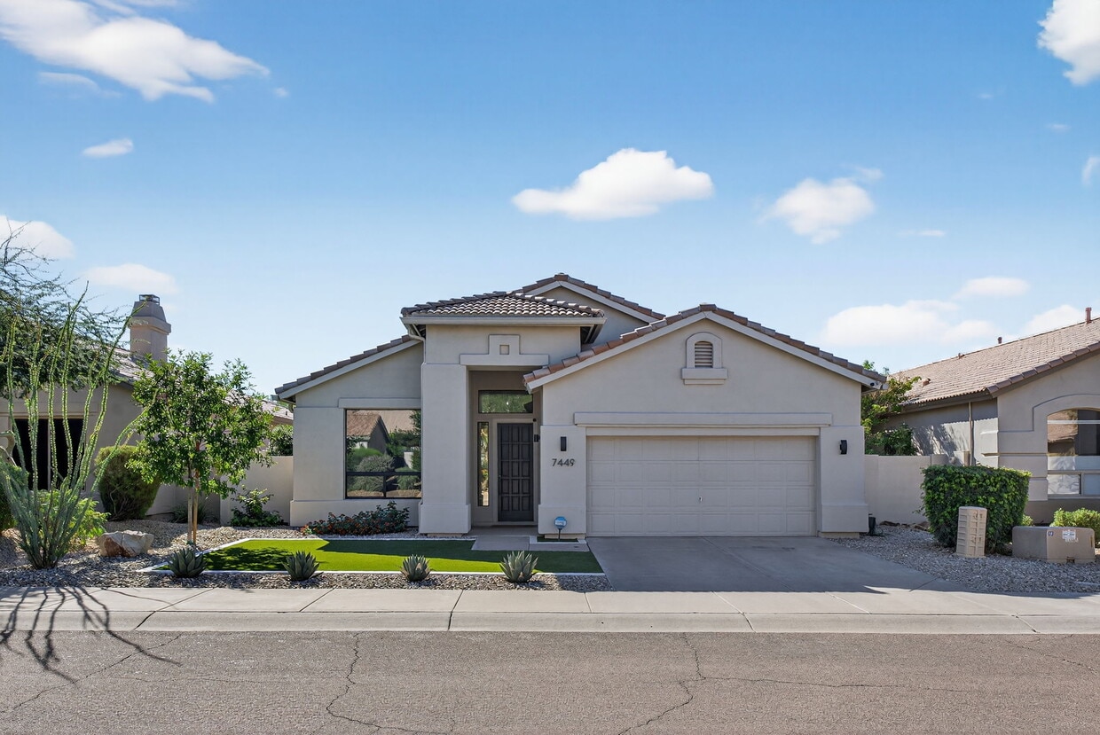 Primary Photo - 7449 E Whistling Wind Way