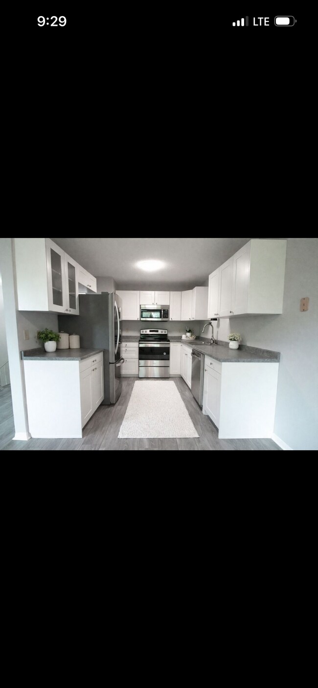 Building Photo - 7501 Upper 167th St W