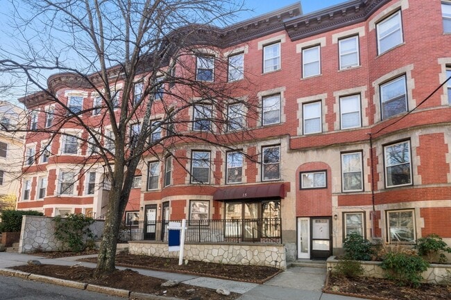Building Photo - 15 University Rd