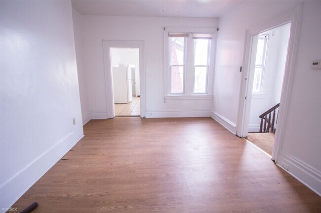 Foto del edificio - 3 br, 1 bath House - Uptown close To Point...