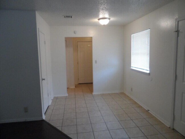 Foto del edificio - 120 NE 12th St