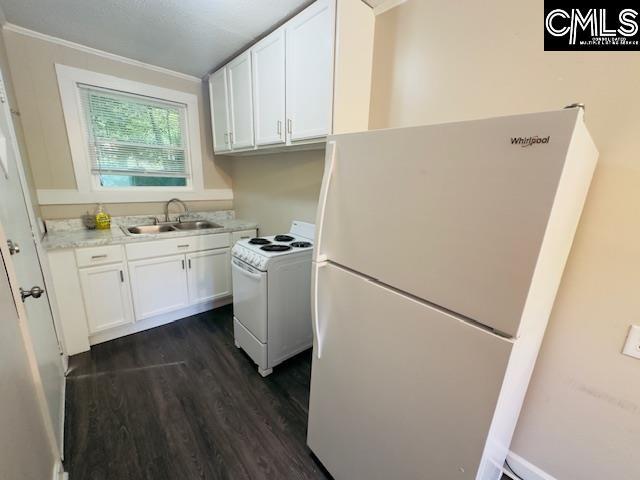 Building Photo - 3800 Fern Ave