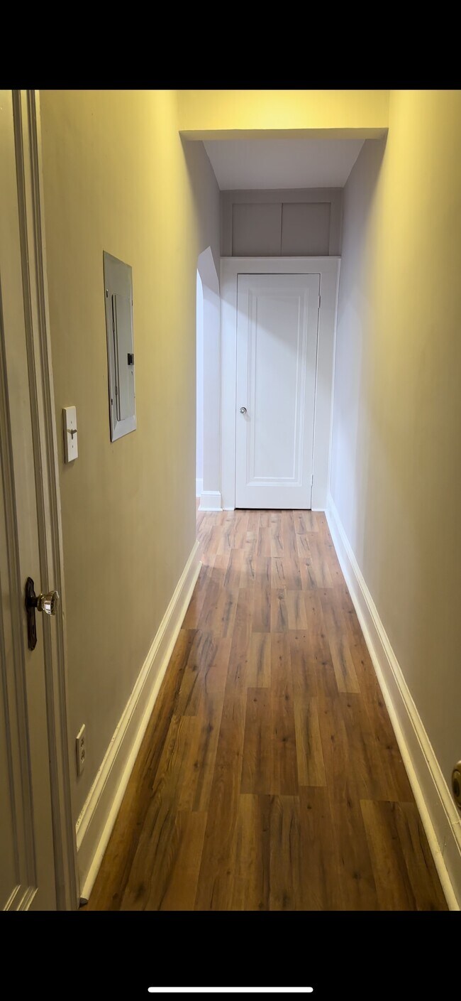 Pasillo de acceso a la cooperativa - 235 Emerson St NW