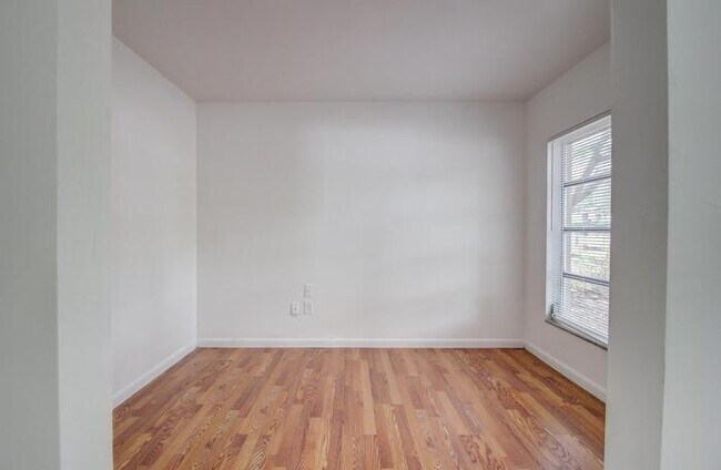 Building Photo - 2613 E 99th Ave
