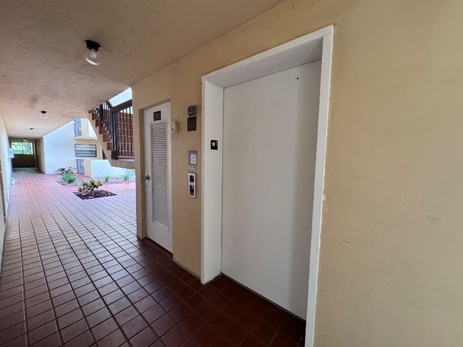 Building Photo - 995 SW 84th Ave