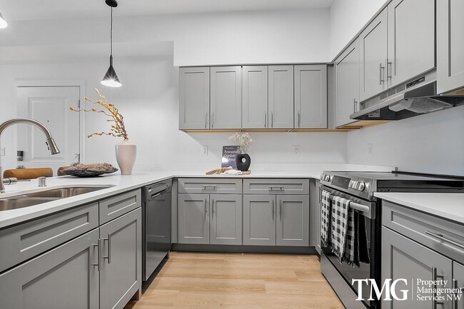 Interior Photo - The Timothy