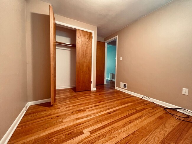 Foto del edificio - 121 Merwood Drive