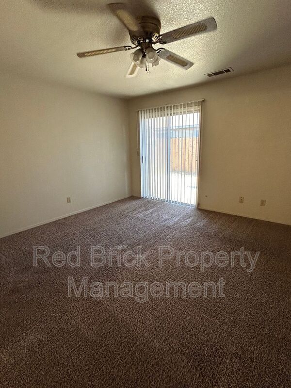 Foto del edificio - 1711 Elayne Dr