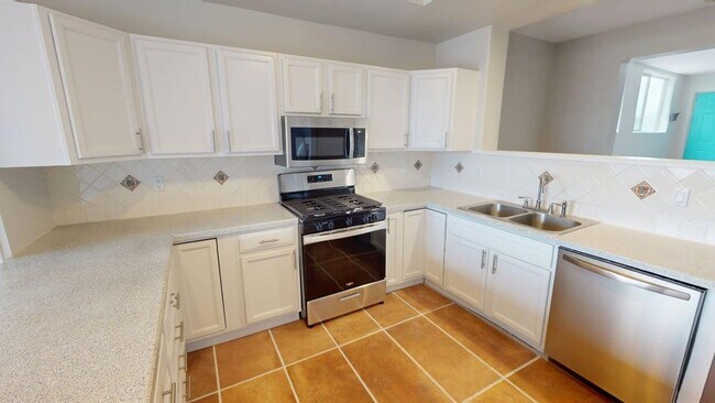 Foto del edificio - Updated Cochiti Lake Townhome with Views, Garage, Kiva Fireplace & Balcony