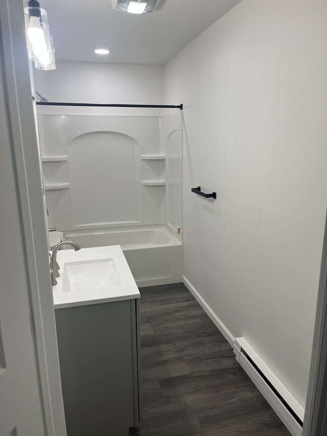 Bathroom P2 - 89 S Lake Ave