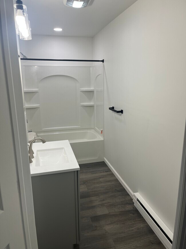 Bathroom P2 - 89 S Lake Ave