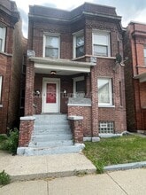 Building Photo - 7125 S Ellis Ave
