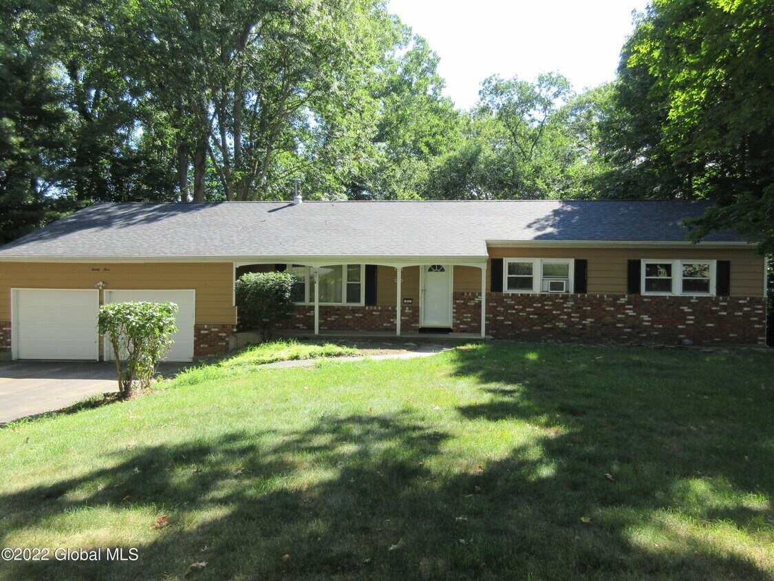 Primary Photo - 23 Garrison Ln