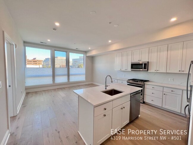 Foto del edificio - 4319 Harrison St NW