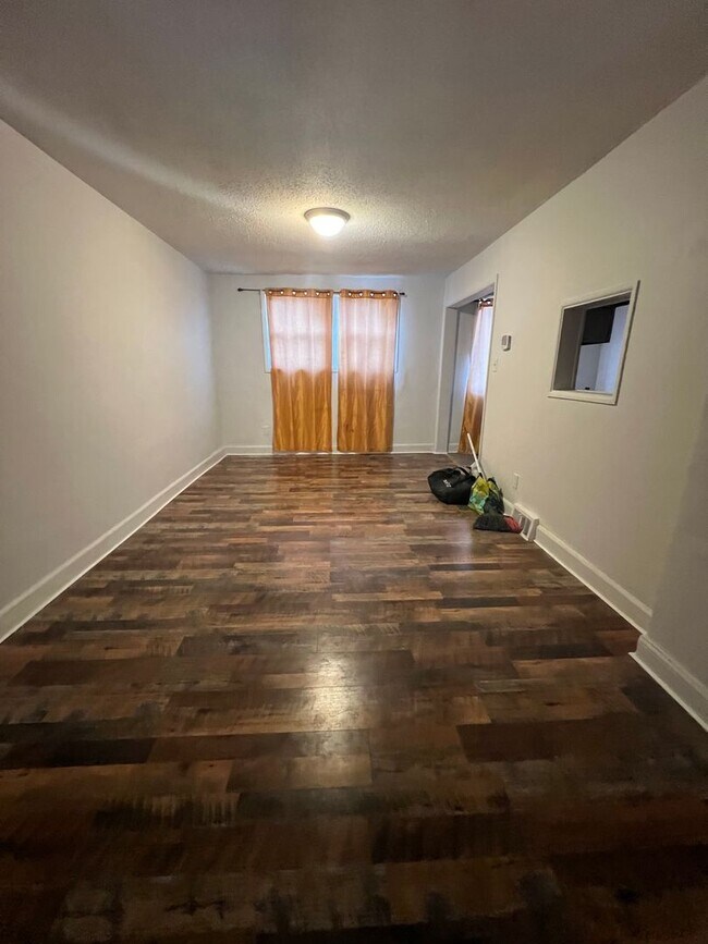 Foto del edificio - Stunning 3-Bedroom Townhome in Overbrook Park with Finished Basement! Available mid-March!