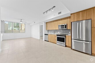 Building Photo - 2150 N Bayshore Dr