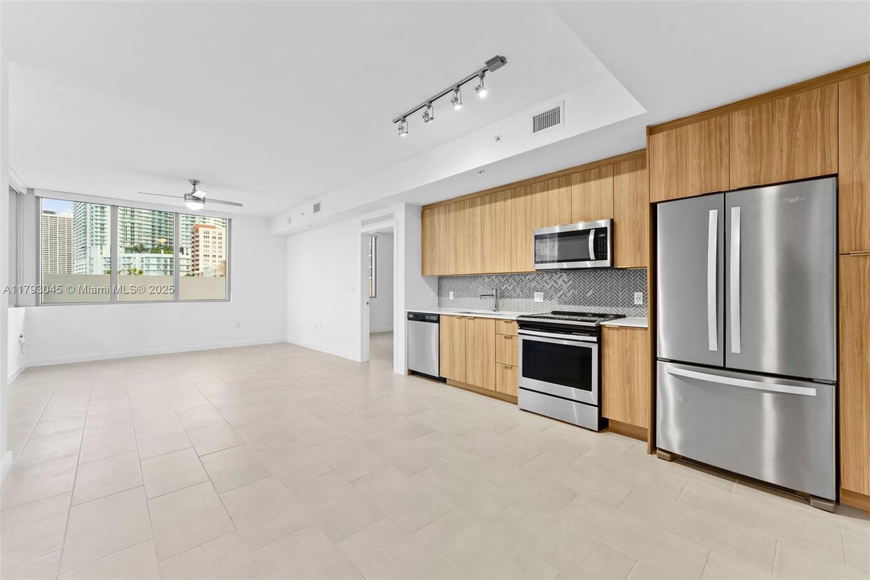 Foto principal - 2150 N Bayshore Dr