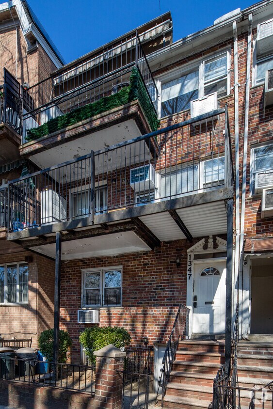 Primary Photo - 1347 47th St