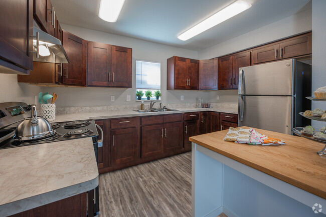 Kitchen - Paige Pointe Townhomes