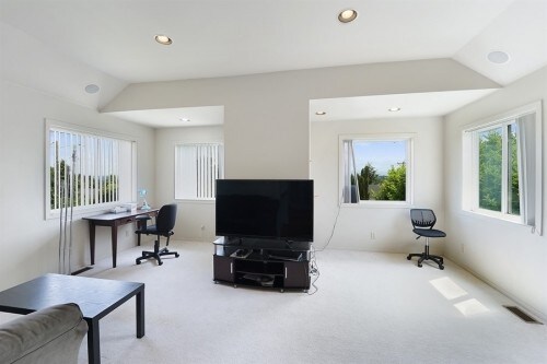 Foto del edificio - West Seattle Tri-Level - 4 bedrooms