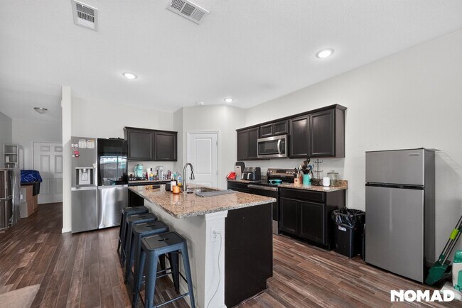 Building Photo - 318 Dove Creek Ln
