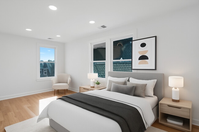 Building Photo - 2617 W Fullerton Ave