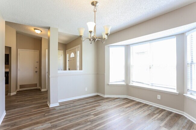 Building Photo - 2231 Luana Dr E