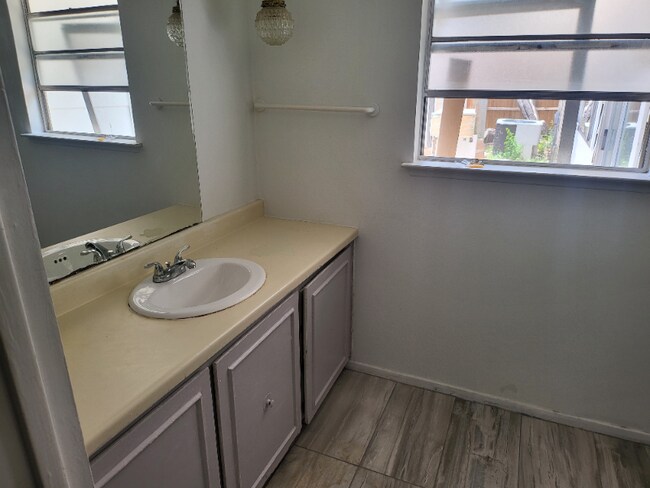 Foto del edificio - 1304 E Spring Creek Pkwy