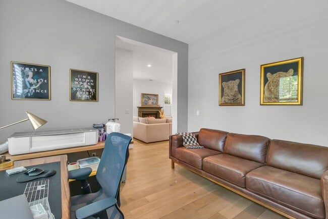 Building Photo - Stunning McKinley Village Home