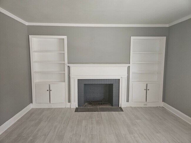 Building Photo - NEW LISTING!!!!!