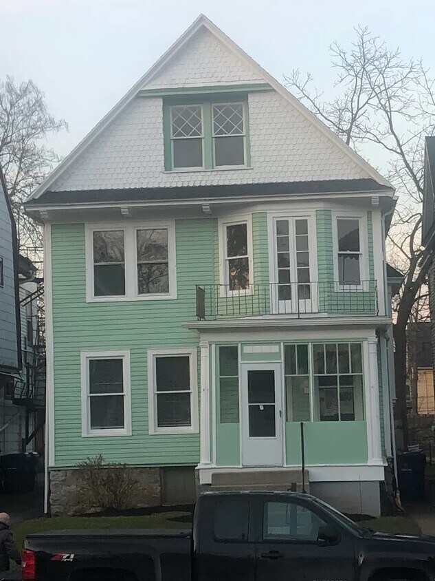 Primary Photo - 572 Bird Ave