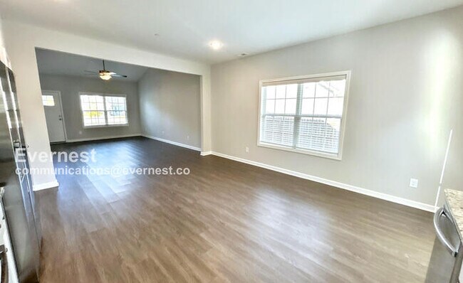 Foto del edificio - 4 Bedroom Home in Columbia - Pet Friendly