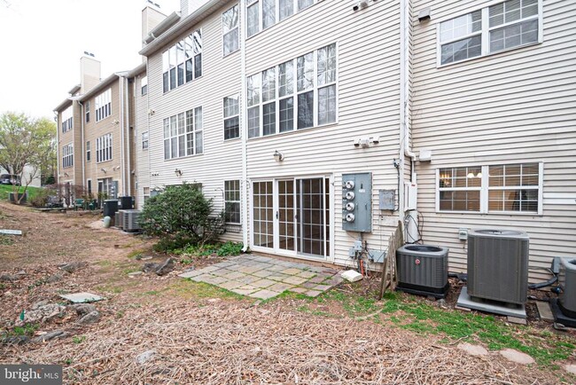 Building Photo - 12009 Golf Ridge Ct