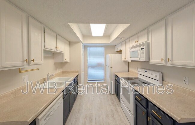 Building Photo - 278 Poinsettia St